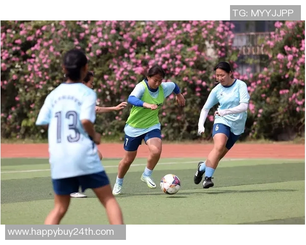 女足星二代闪耀绿茵场父女情深共筑足球梦想